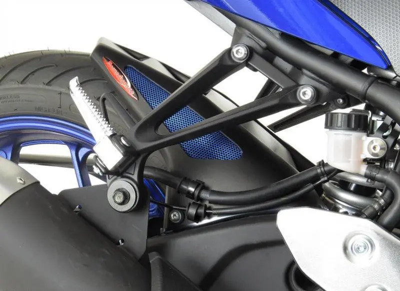 Yamaha Yzf-R3 2015-2025  Carbon Look & Silver Mesh Rear Hugger By Powerbronze 1