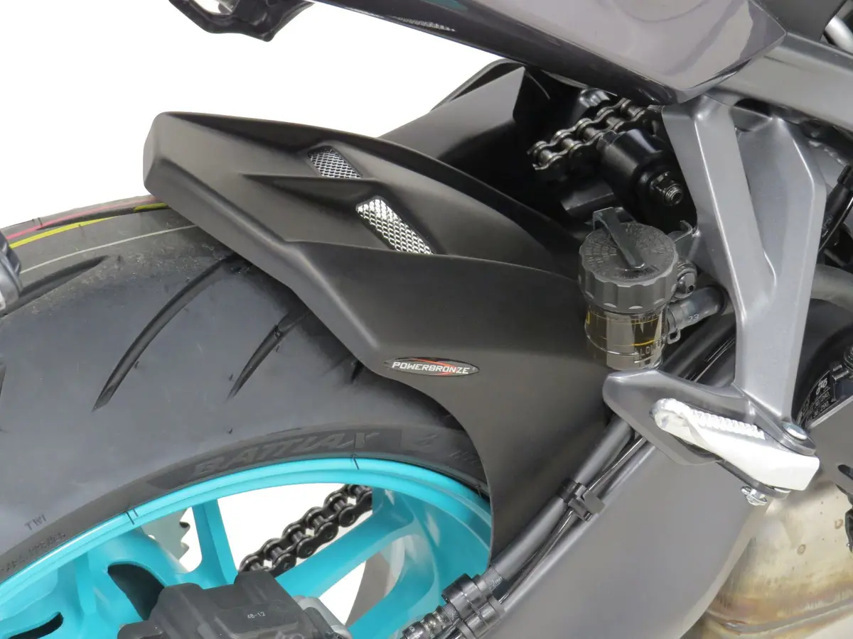 Yamaha Yzf-R9 2025 > Carbon Look & Silver Mesh Rear Hugger By Powerbronze 1