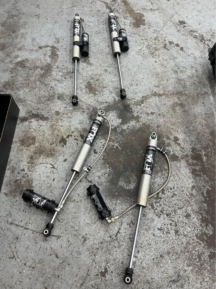 Jeep Gladiator Fox 2.0 Remote Reservoir Shocks 1