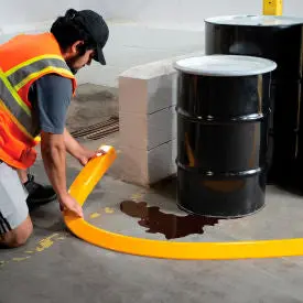 Global Industrial™ Low Profile Spill Berm, 10'L X 4"W X 2-1/4"H 1