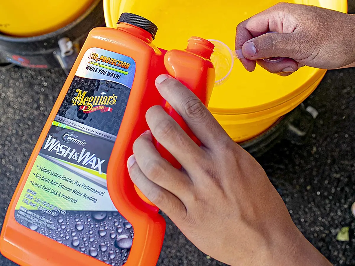 Meguiar's Hybrid Ceramic Wash & Wax 56Oz. 2