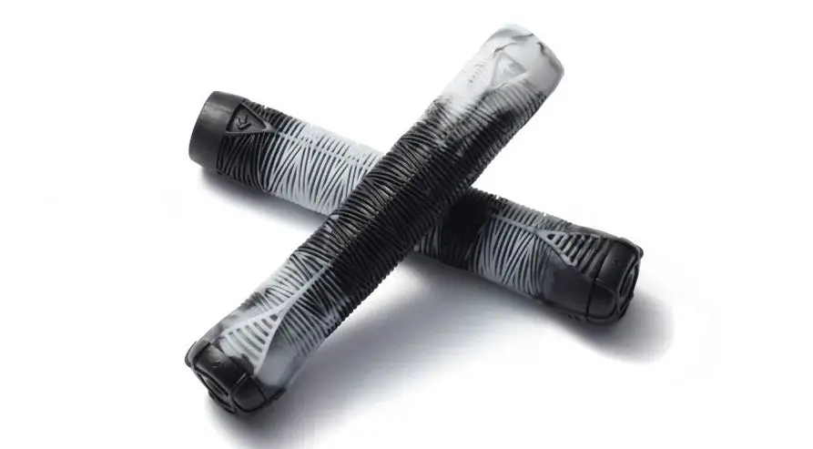 Envy Tpr Grips White/Black 1