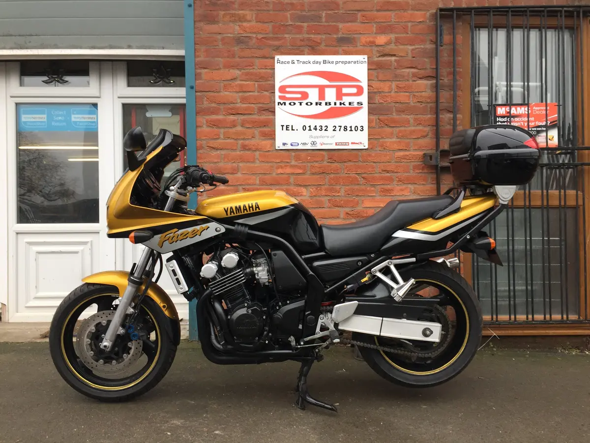 2000 Yamaha Fazer 600 1