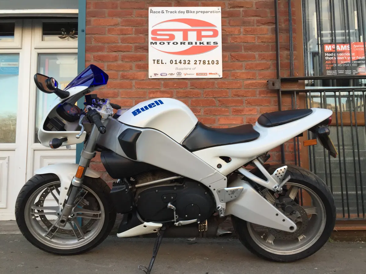 2004 Buell Firebolt Xb9r Arctic White Blue Detail 1