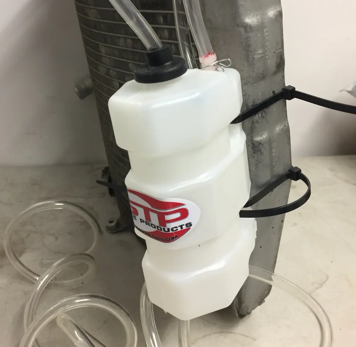 Universal Race Type Radiator Coolant Overflow Expansion Bottle (With Fittings) 1