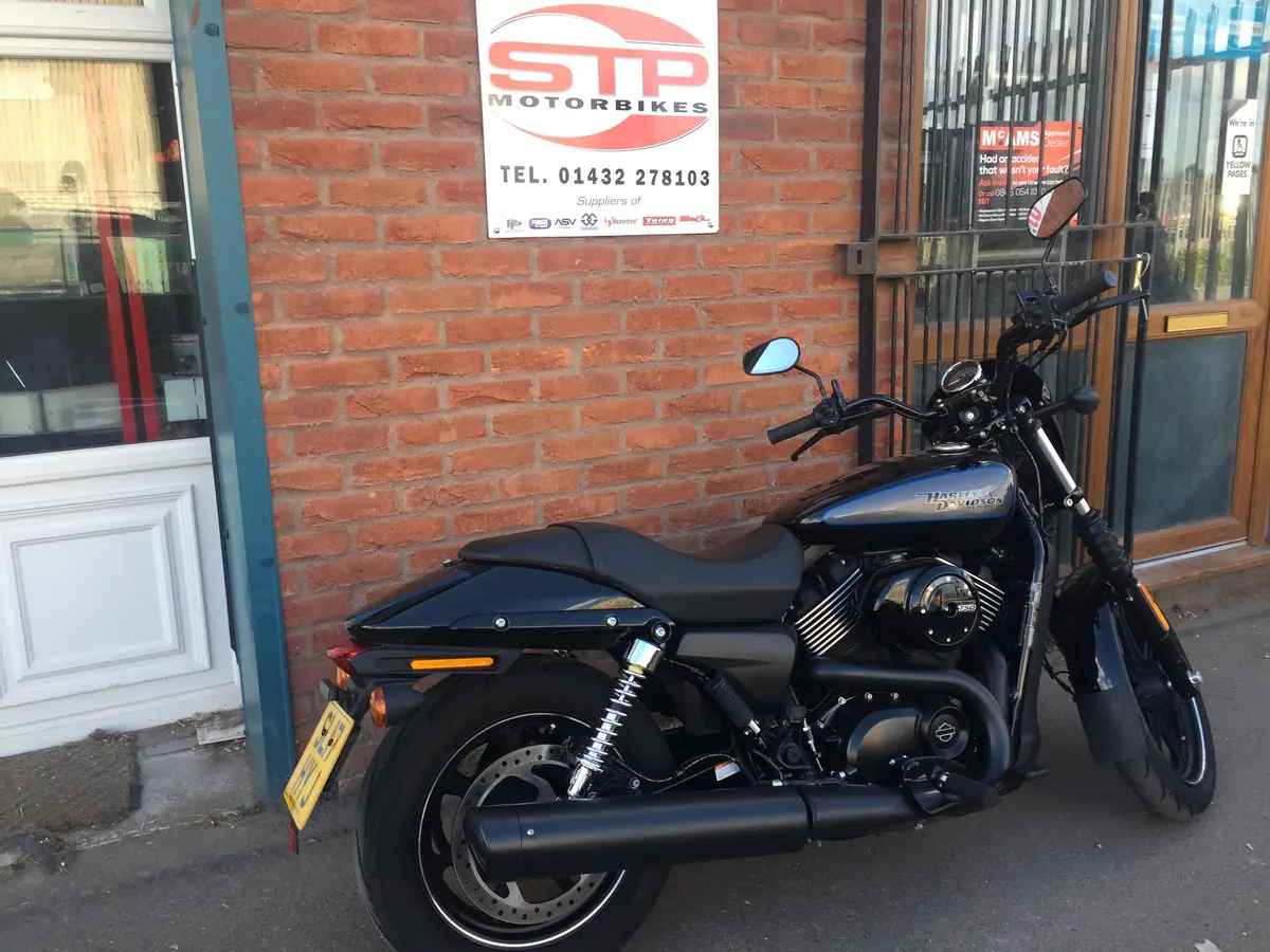 2017 Harley Davidson Street Xg750 Two-Tone Vivid Black 1,920 Miles. 2