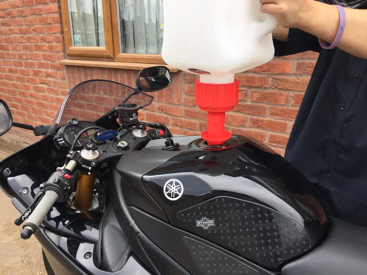 Universal Quick-Fill Re-Fuelling Jug 10 Litre Capacity With Calibrated Markings 1