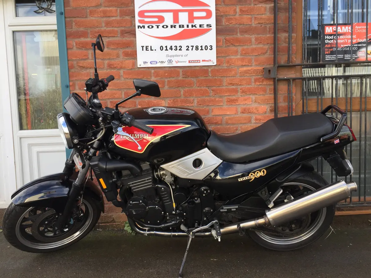 1996 Triumph Trident 900Cc Black & Red 1