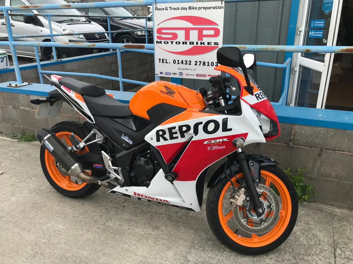 2016 Honda Cbr 300R  Ra-G Repsol Colours Only 500 Miles 1