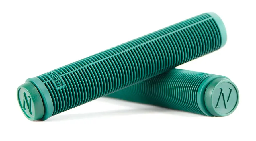North Essential Grips 7