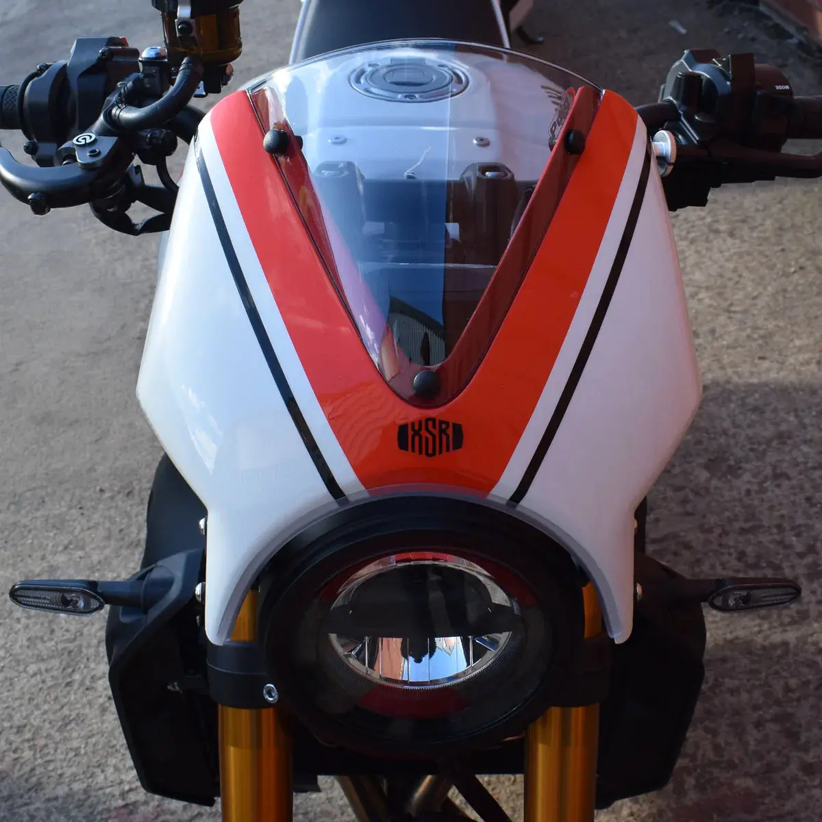 Yamaha Xsr900 2024 > Legend Red Fly Screen By Pyramid 1