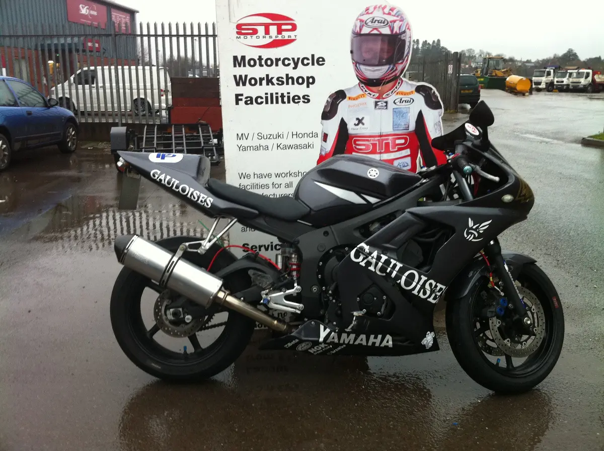 2005 Yamaha Yzf600 R6  Road & Track 1